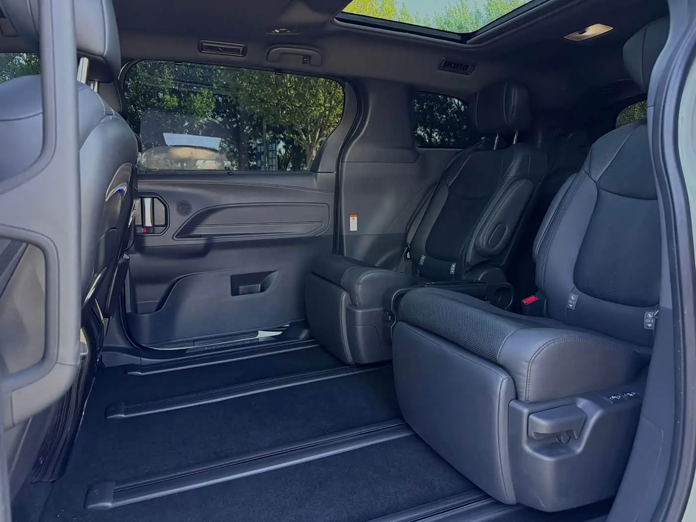 Toyota Granvia 2023 — Şəkil 11/11