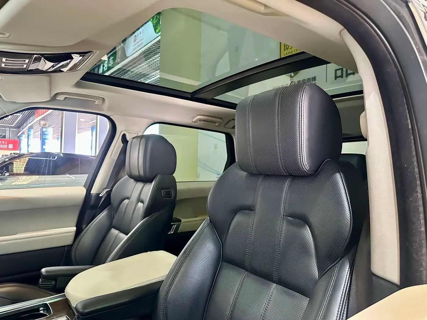 Land Rover Range Rover Sport 2015 — Photo 14/19