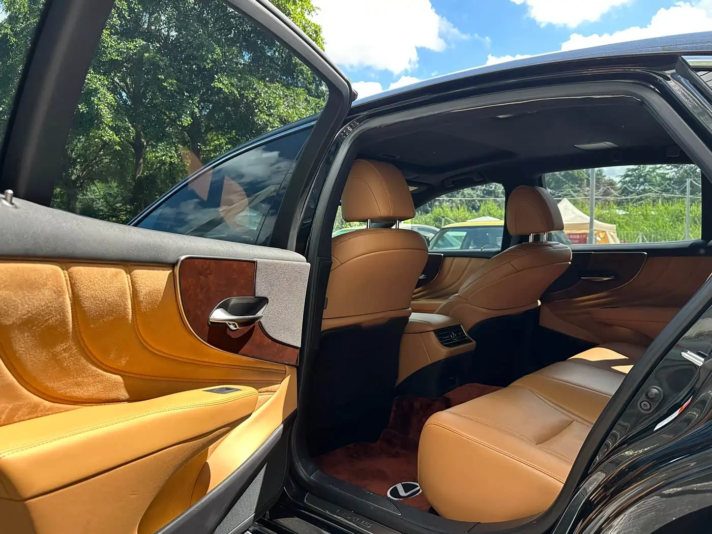 Lexus LS 2021 — Photo 6/9