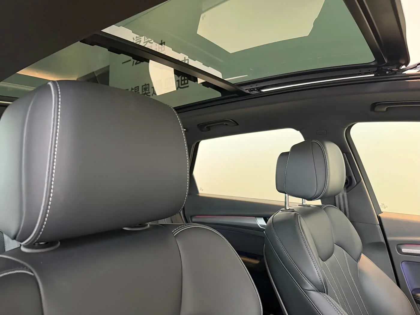 Audi Q5L 2025 — Photo 14/20