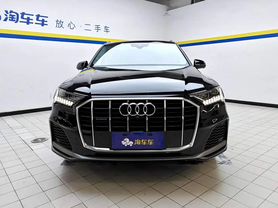 Audi Q7 2021 — Photo 2/16