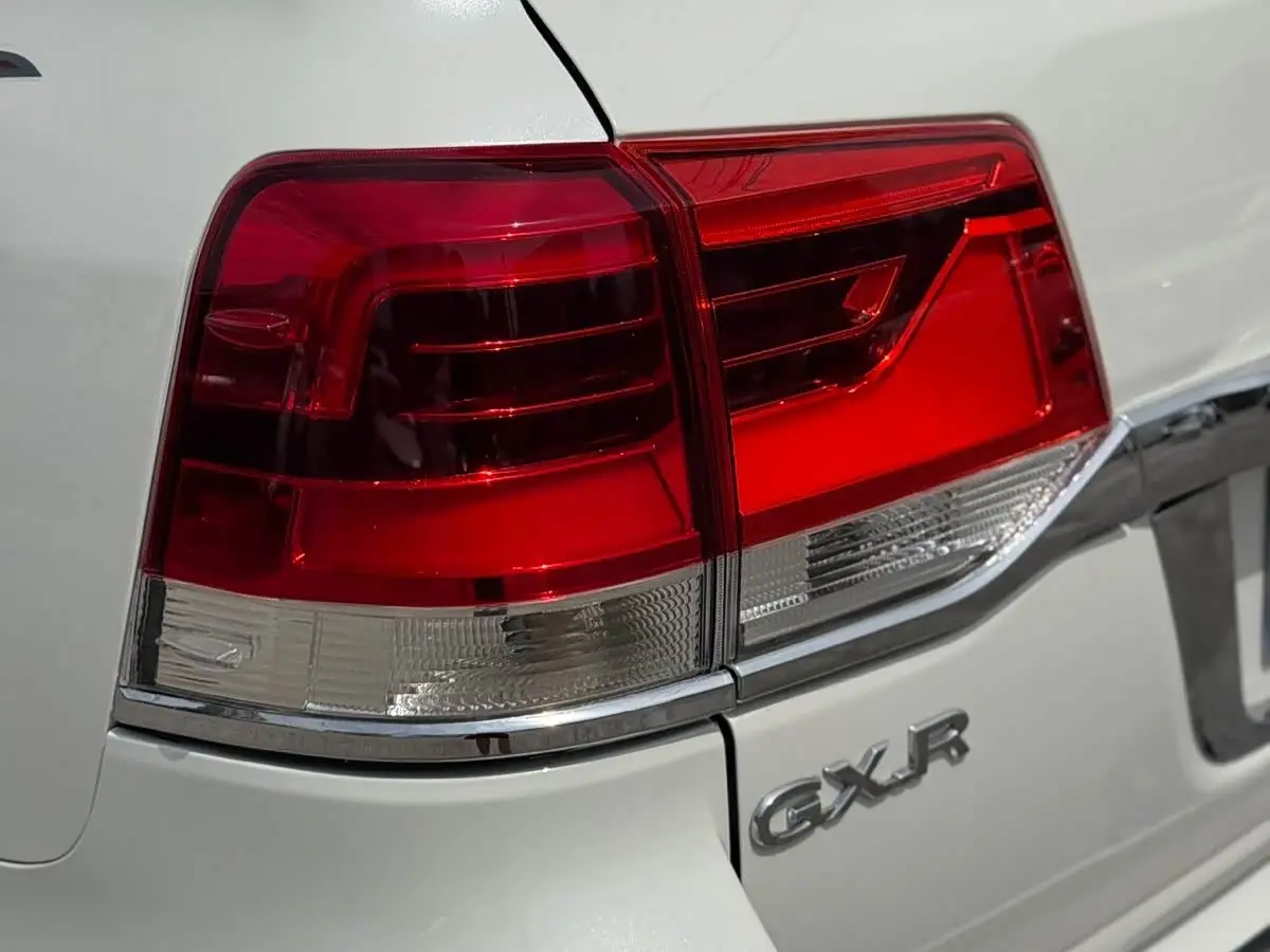 Toyota Land Cruiser 2015 — Photo 12/15