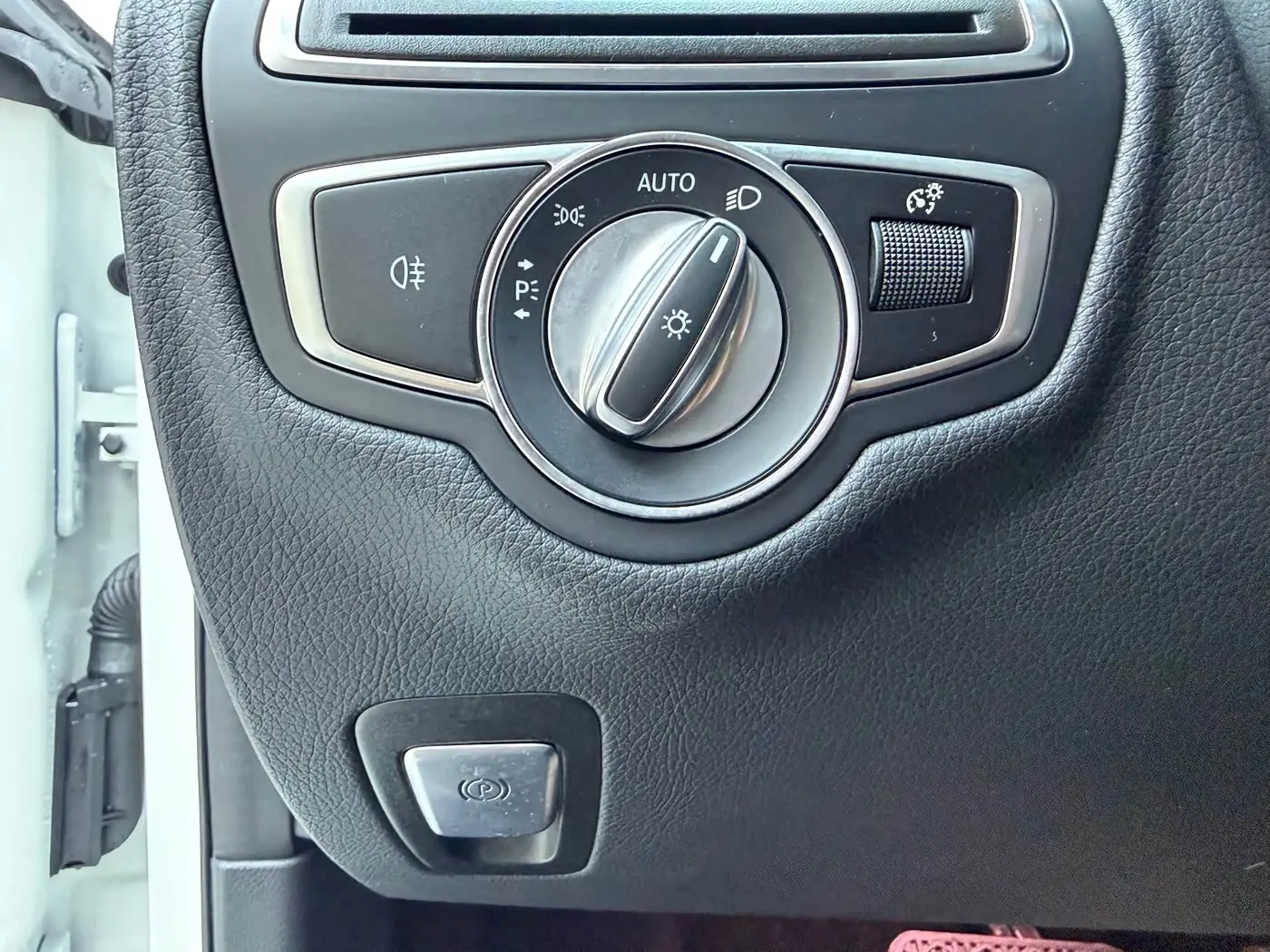 Mercedes-Benz C-Class 2022 — Photo 9/20