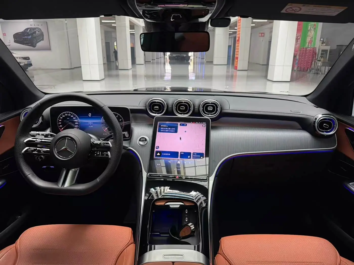 Mercedes-Benz GLC 2025 — Photo 14/20