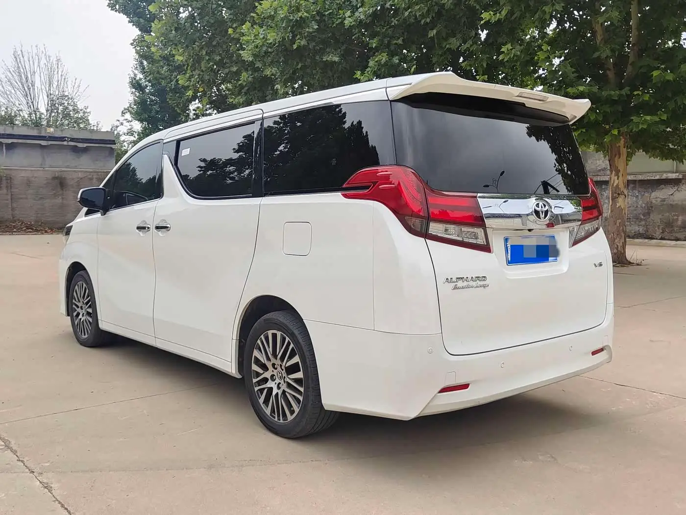 Toyota Alphard 2018 — Photo 6/16