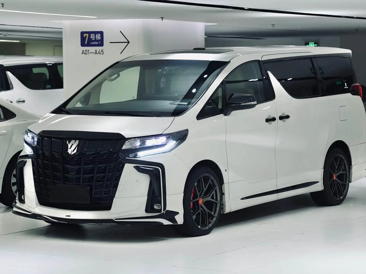 Toyota Alphard 2017 — Şəkil 1/19