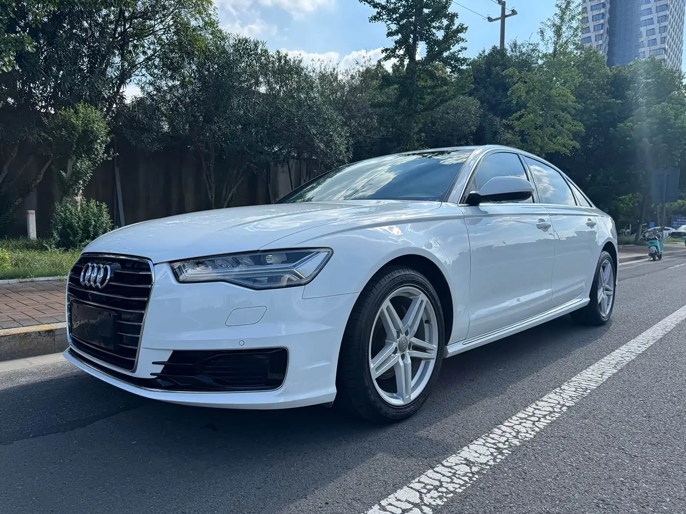 Audi A6L 2018 — Photo 1/9