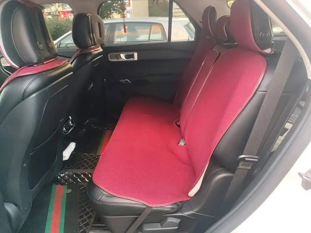 Ford Explorer 2021 — Photo 15/20