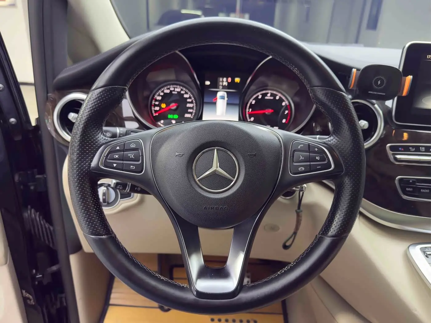 Mercedes-Benz V-Class 2018 — Şəkil 7/20