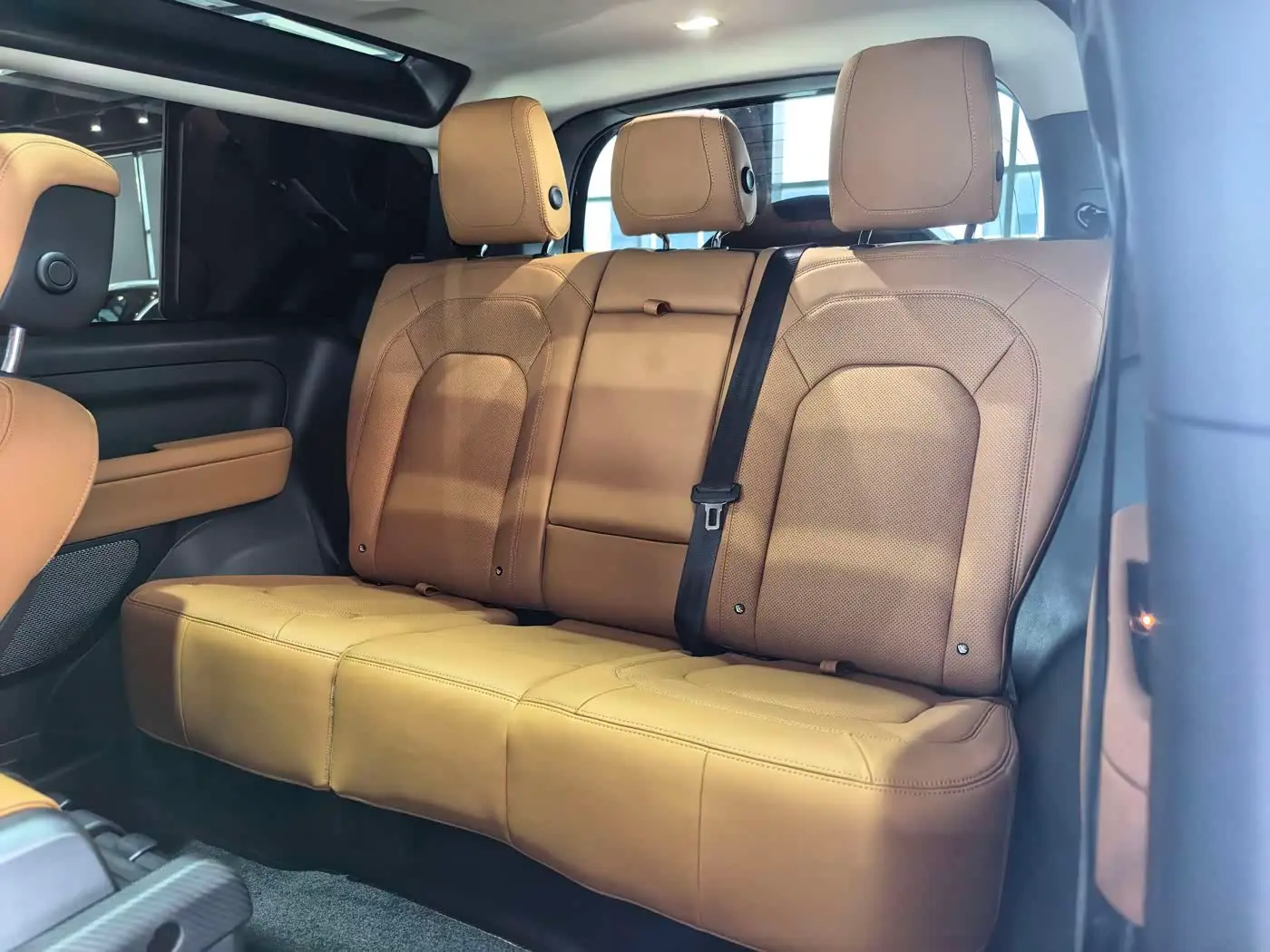Land Rover Defender 2024 — Photo 7/12