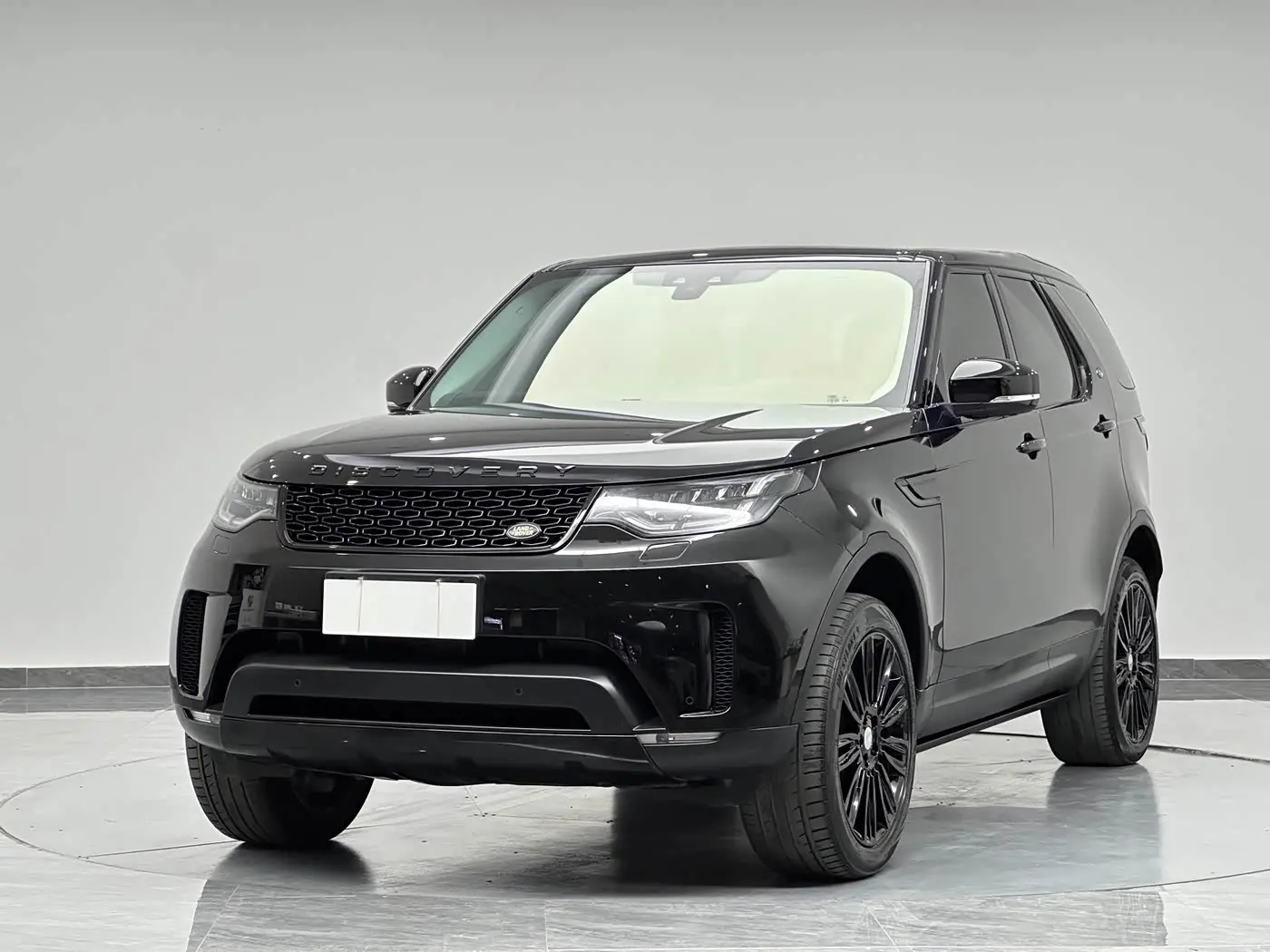 Land Rover Discovery 2017 — Photo 1/20