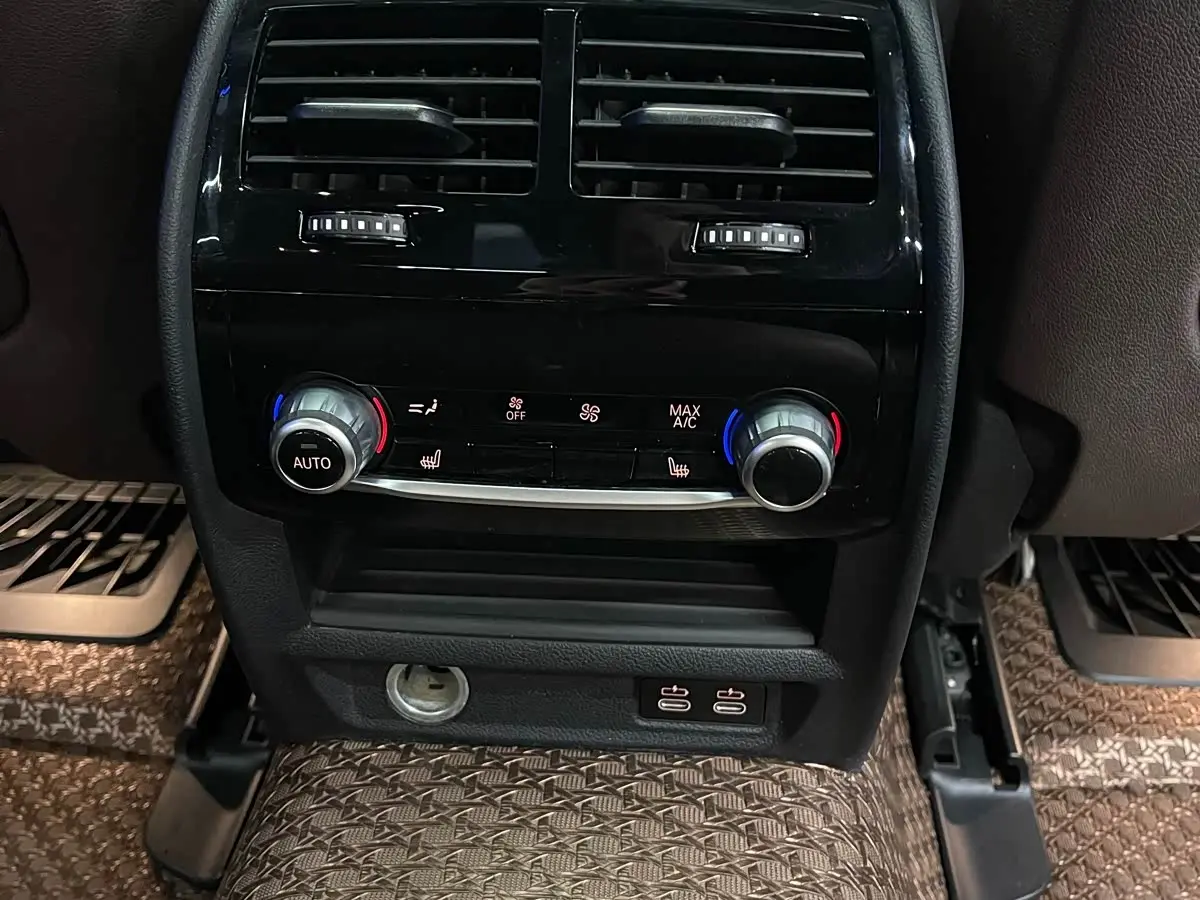 BMW 5 Series 2021 — Photo 9/17