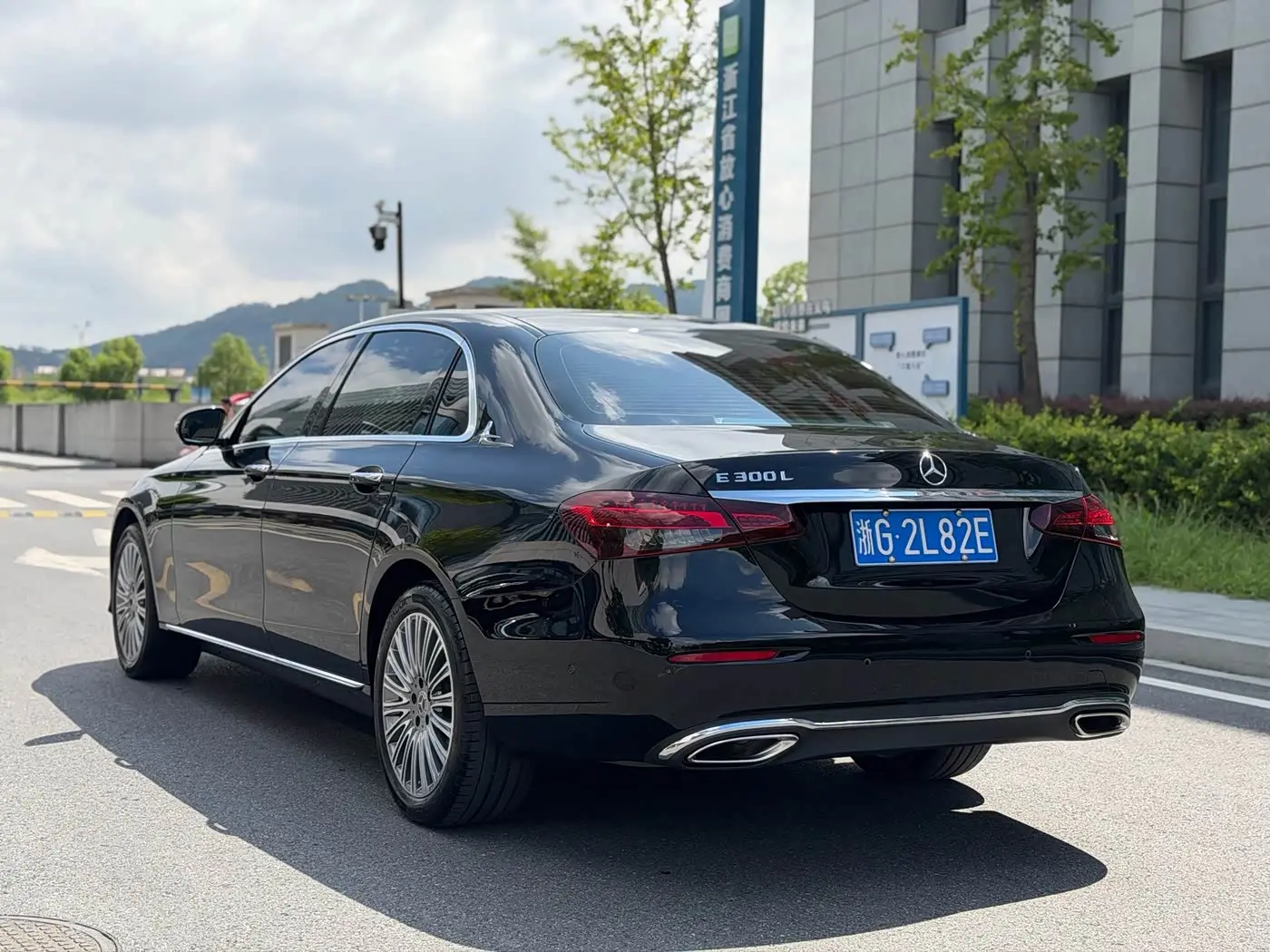 Mercedes-Benz E-Class 2023 — Фото 14/16