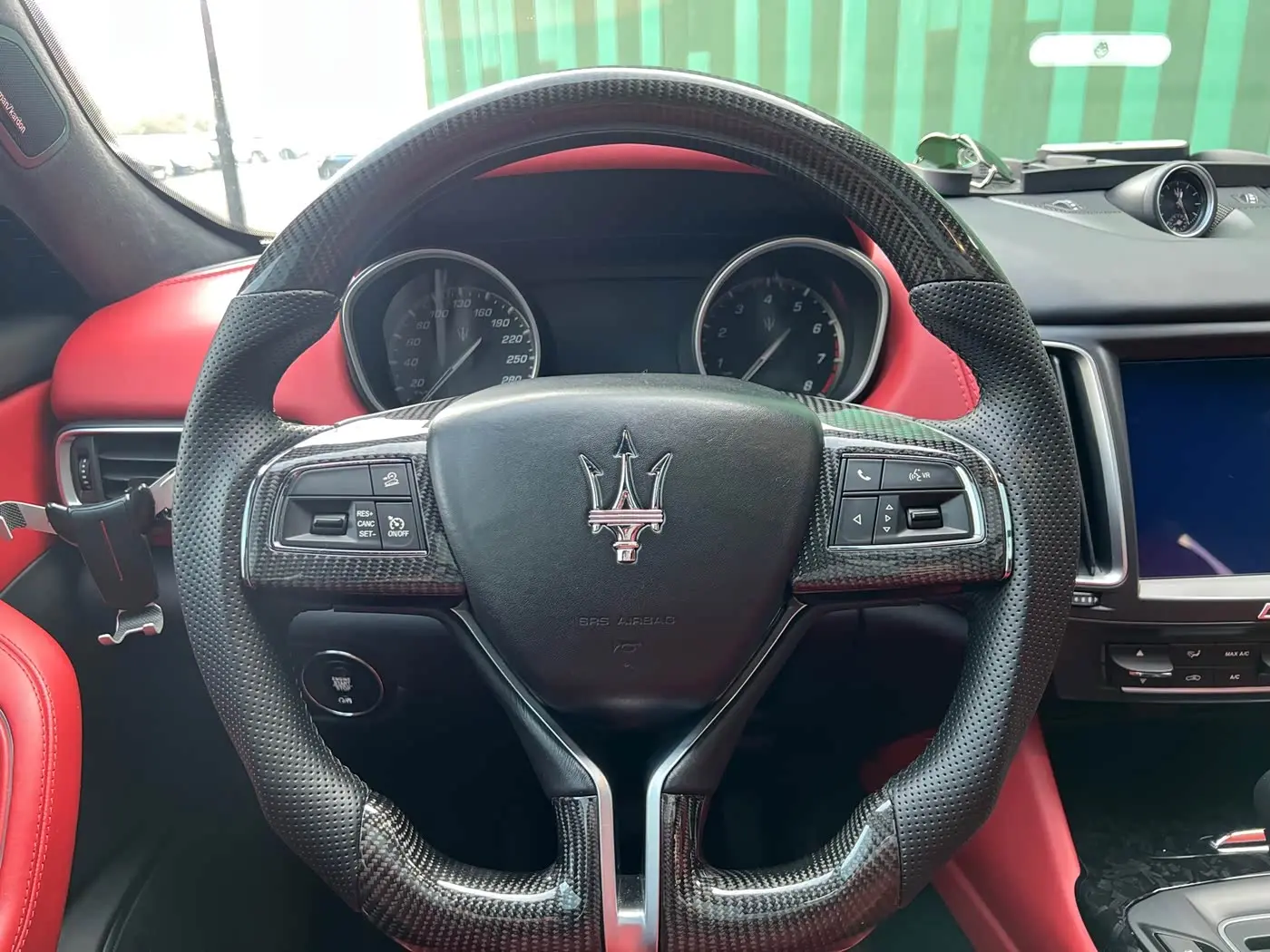 Maserati Levante 2018 — ფოტო 12/13