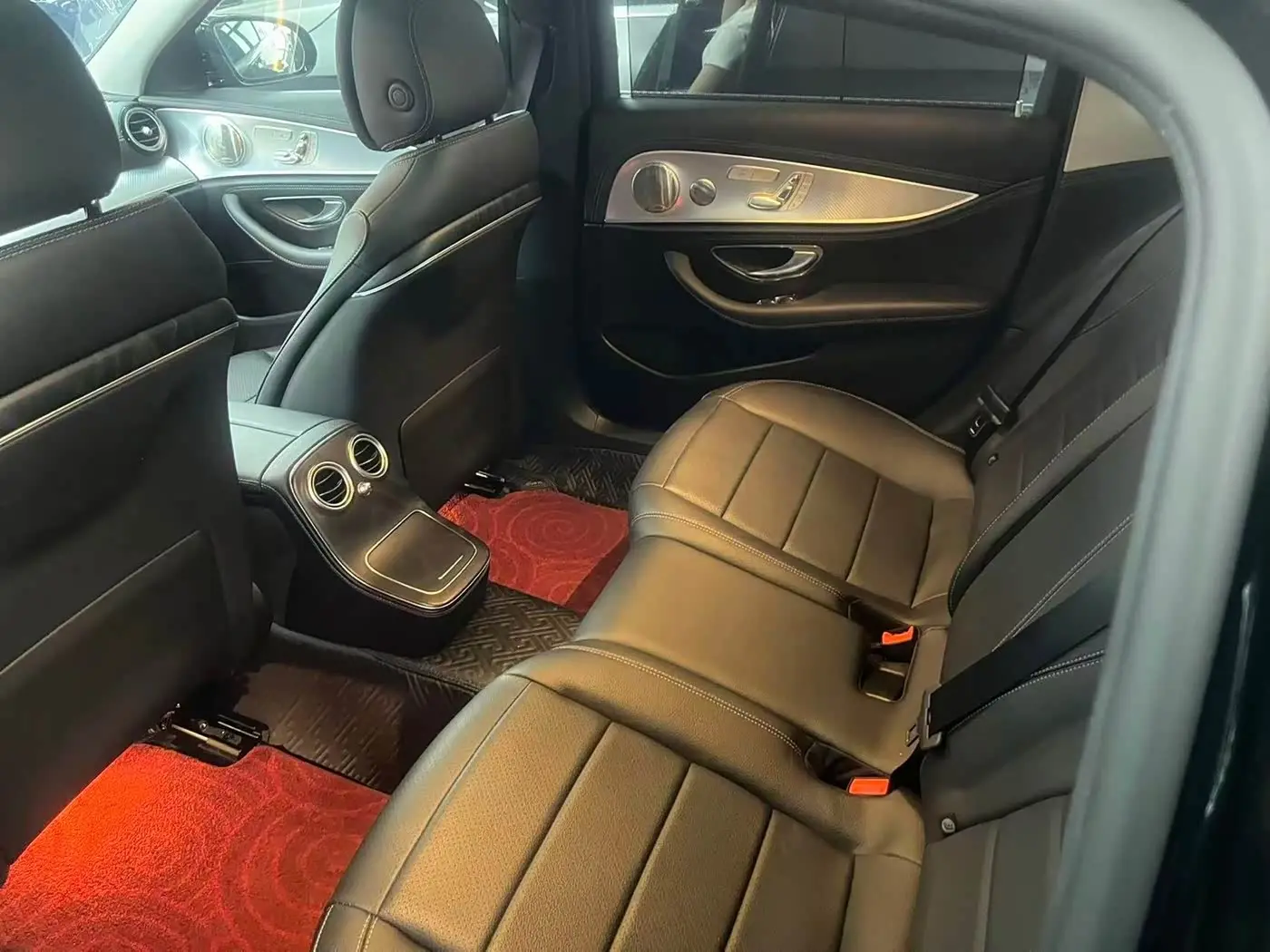 Mercedes-Benz E-Class 2022 — Photo 10/12