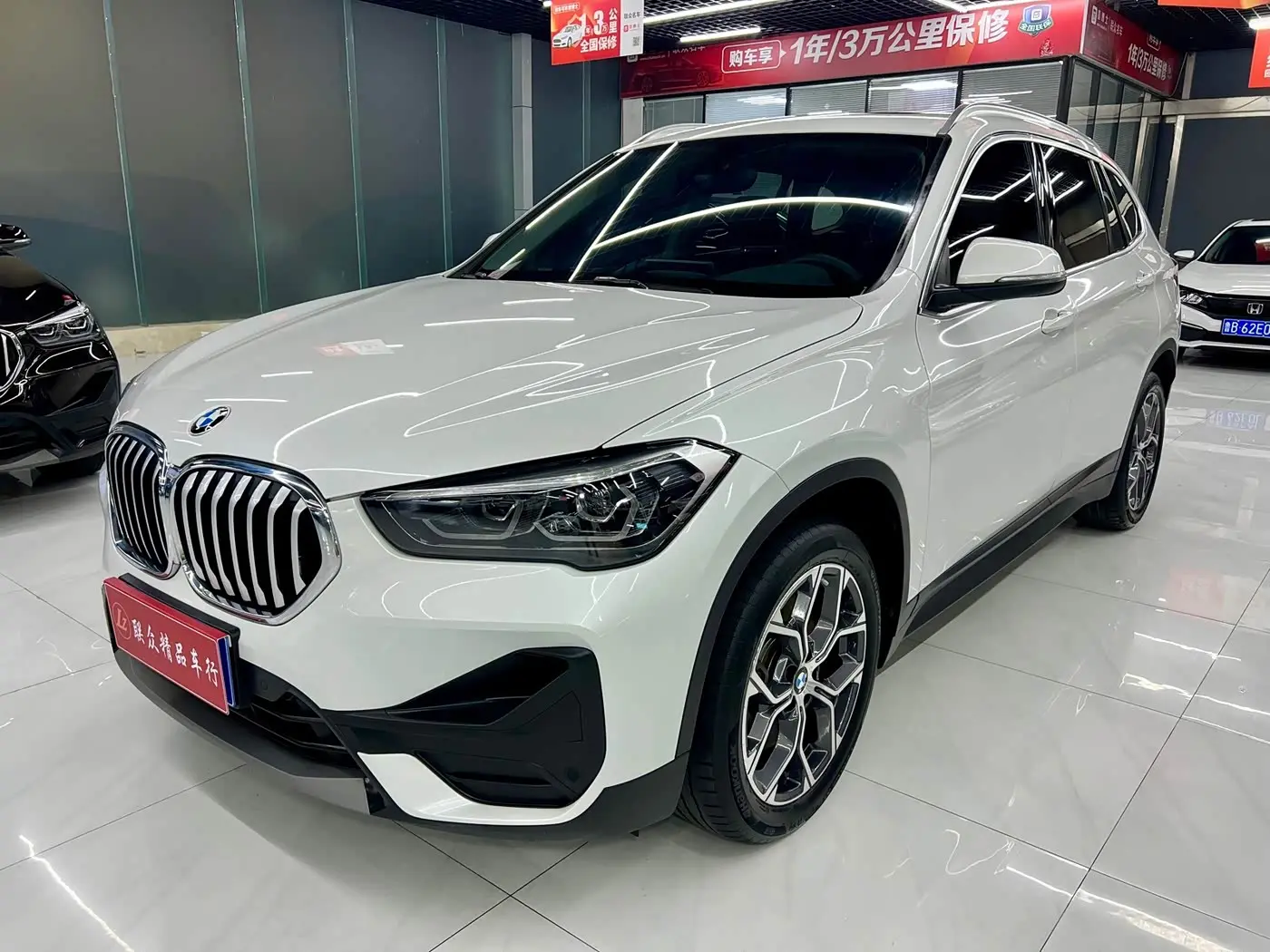 BMW X1 2022 — Фото 1/12