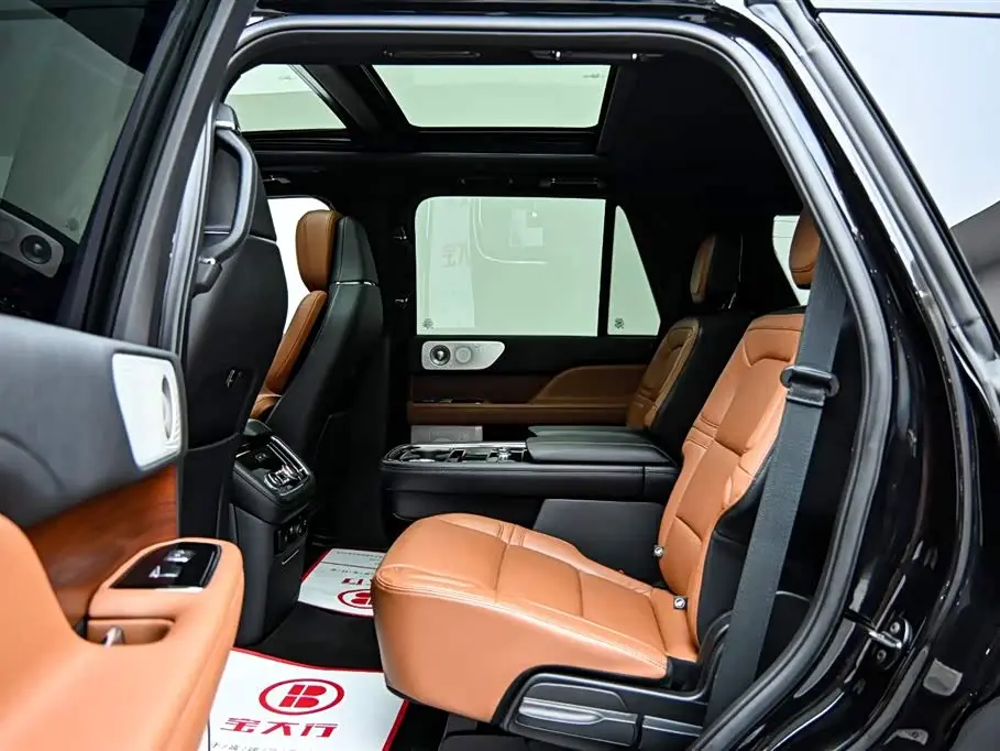 Lincoln Navigator 2020 — Photo 11/20