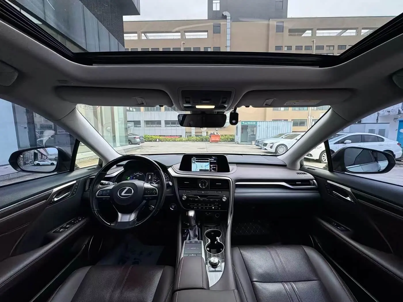 Lexus RX 2019 — Photo 6/8