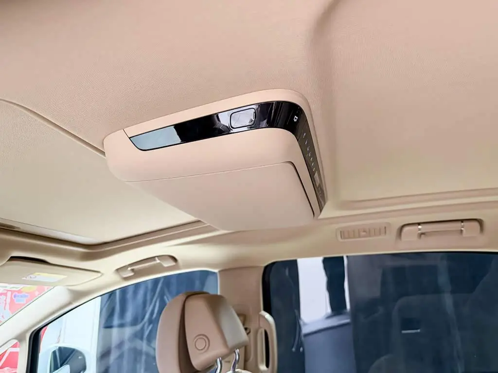 Buick GL8 New Energy 2025 — Photo 9/17