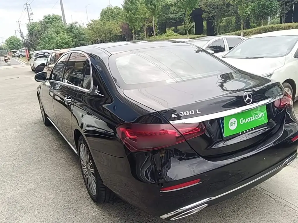 Mercedes-Benz E-Class 2023 — Photo 5/20