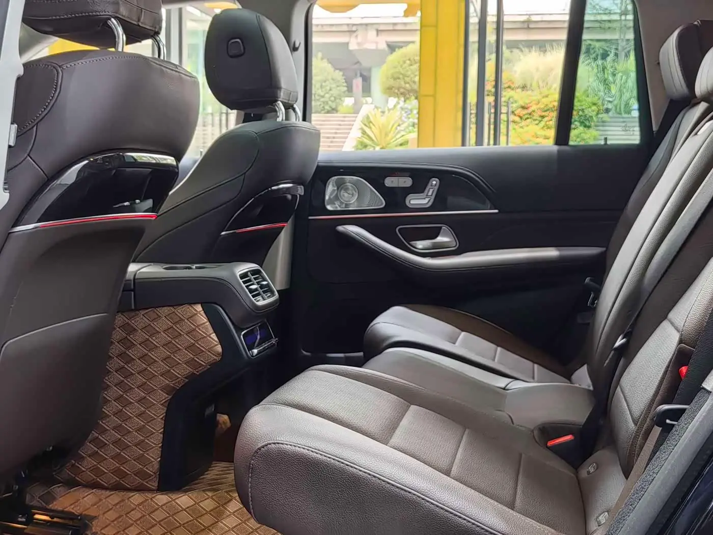 Mercedes-Benz GLS 2021 — Photo 15/20