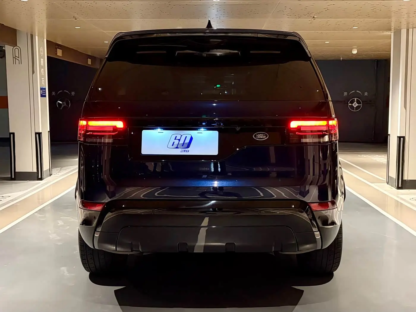 Land Rover Discovery 2018 — Photo 10/20
