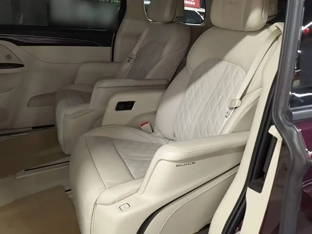 Buick GL8 2023 — Photo 17/20