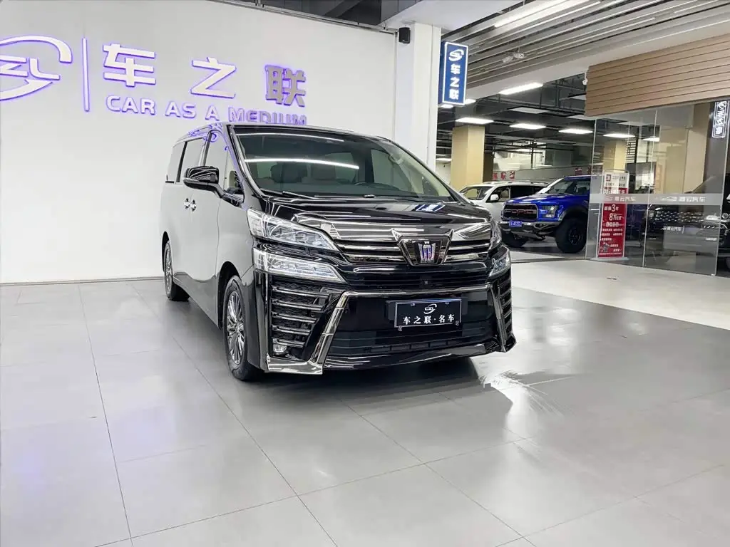 Toyota Vellfire 2019 — Photo 1/15
