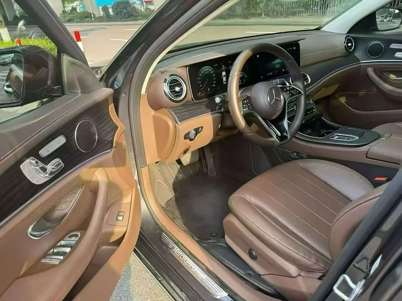 Mercedes-Benz E-Class 2023 — Şəkil 7/9