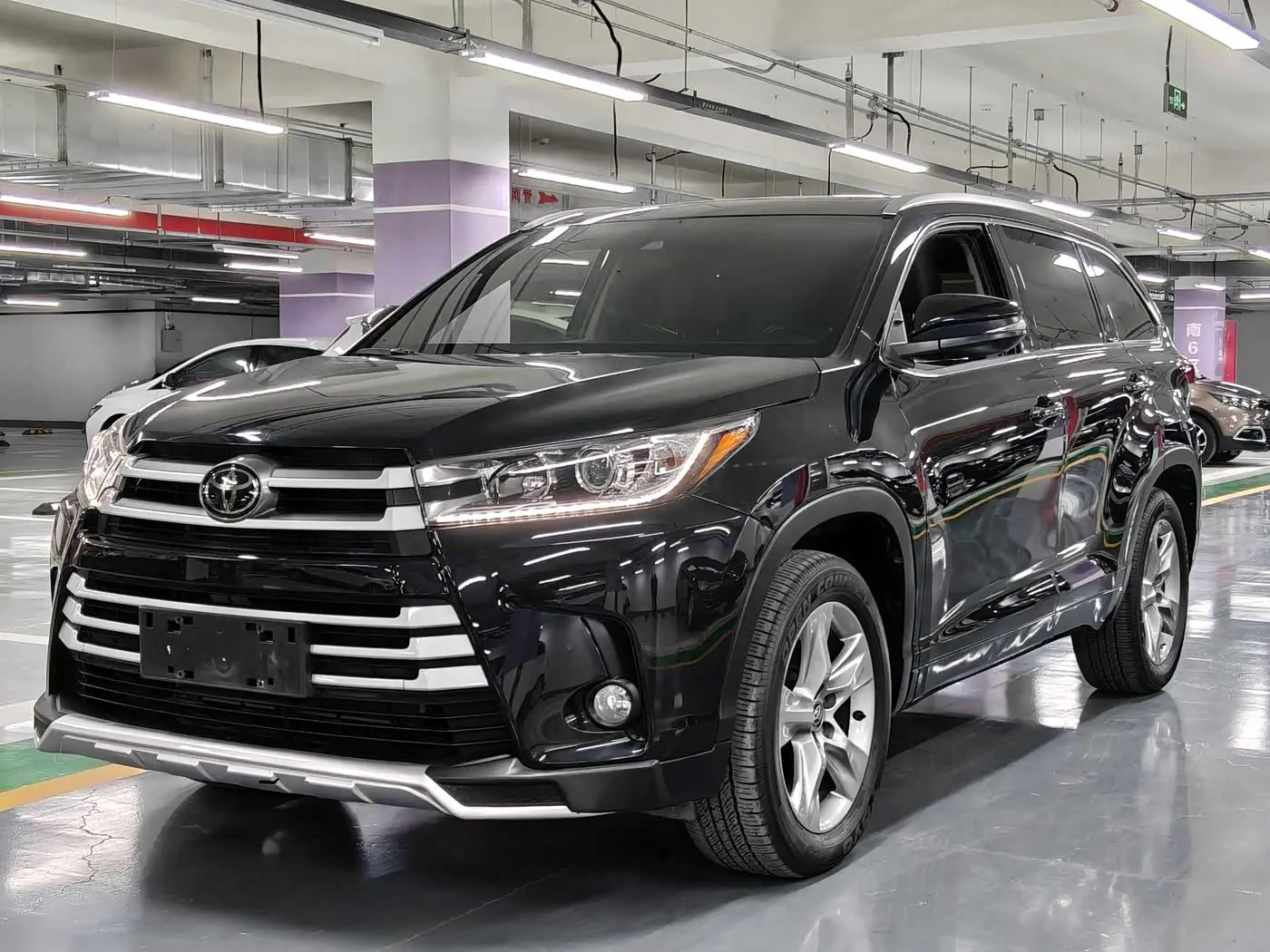 Toyota Highlander 2021 — Фото 4/19