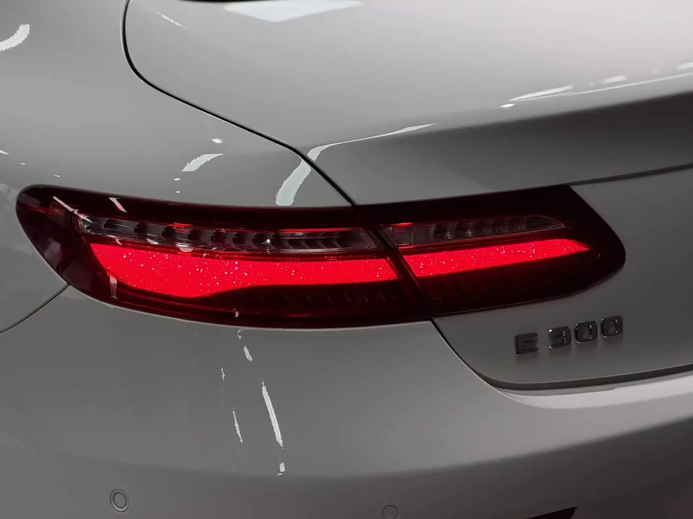Mercedes-Benz E-Class 2018 — Şəkil 19/20