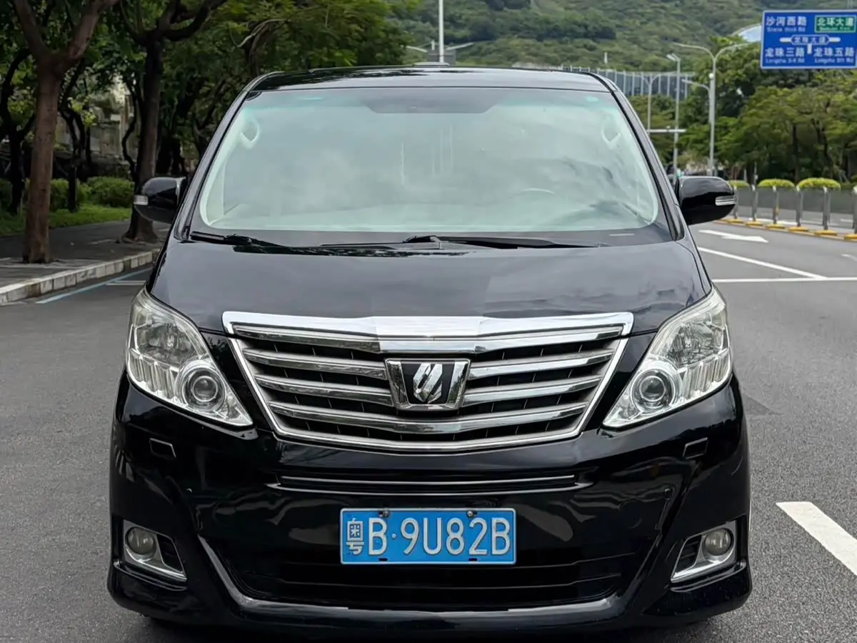 Toyota Alphard 2013 — Photo 1/12