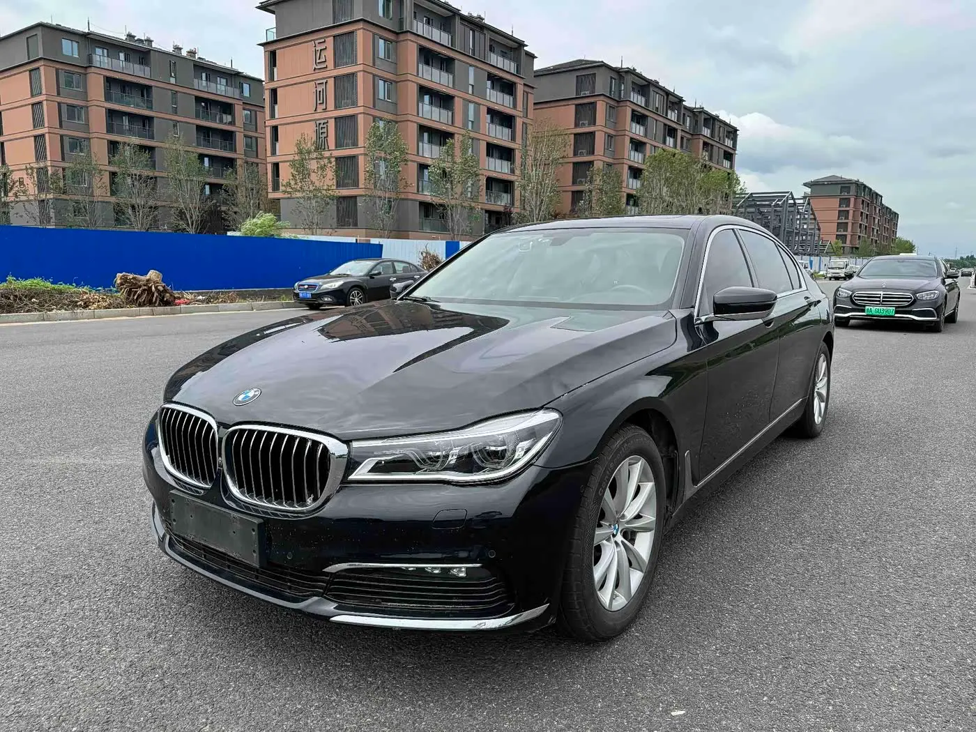 BMW 7 Series 2017 — Photo 1/9