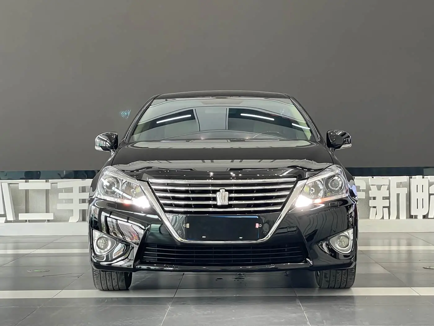 Toyota Crown 2015 — Фото 2/20