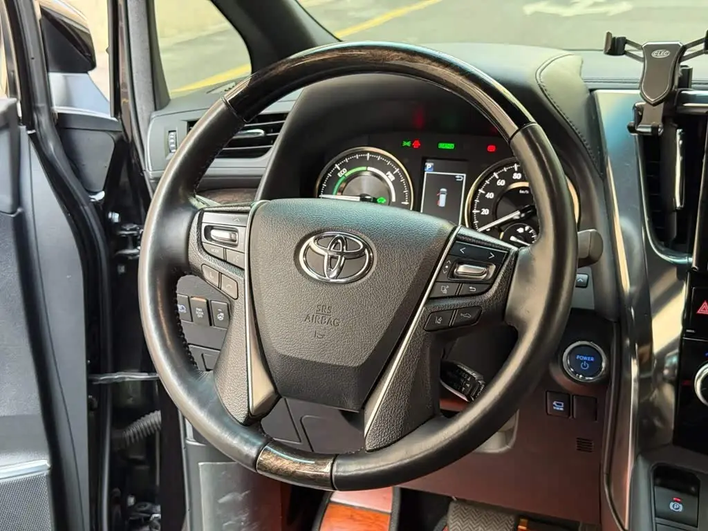 Toyota Vellfire 2019 — Photo 8/13