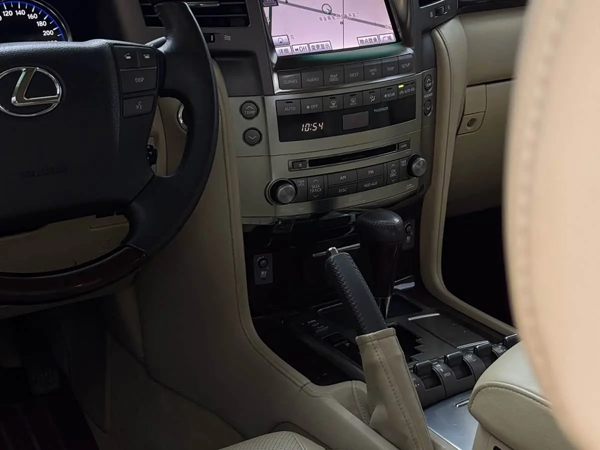 Lexus LX 2010 — ფოტო 13/20