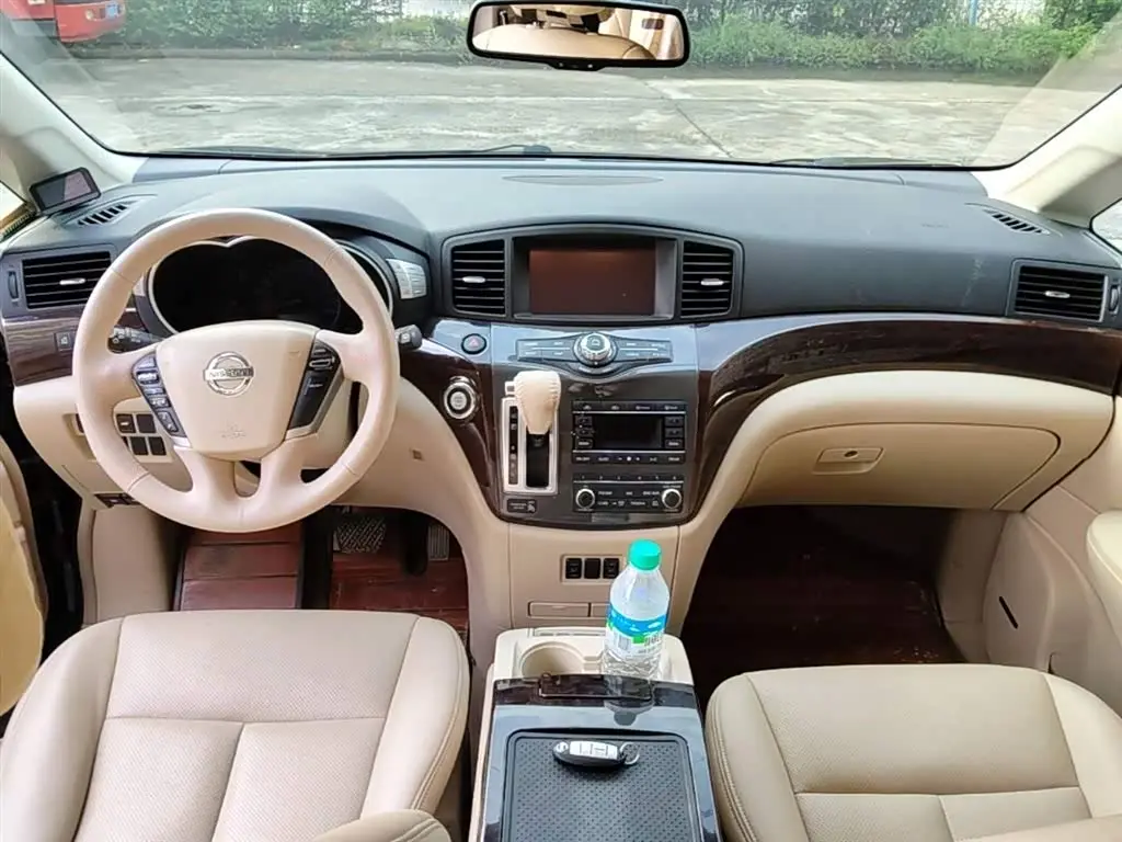 Nissan Quest 2017 — Фото 10/20