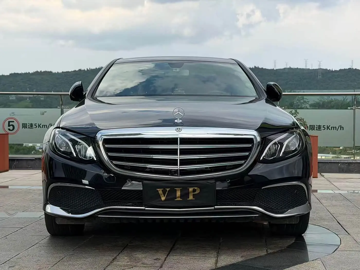 Mercedes-Benz E-Class 2019 — Photo 2/9