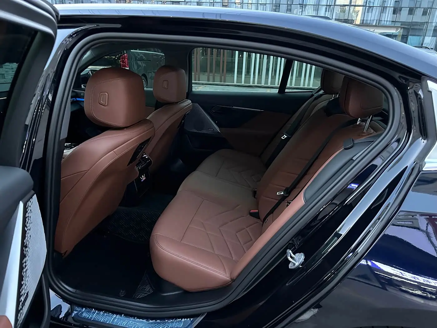 BMW 5 Series 2025 — Photo 3/6