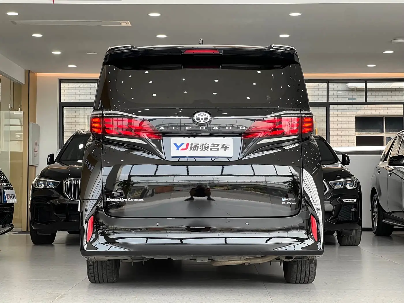 Toyota Alphard 2023 — Photo 4/14