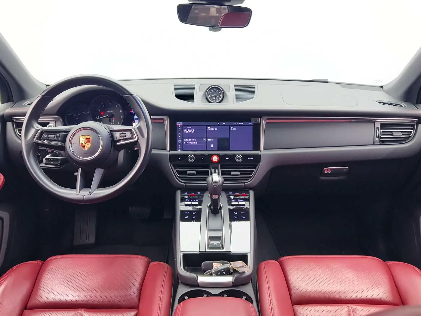 Porsche Macan 2023 — Фото 9/13