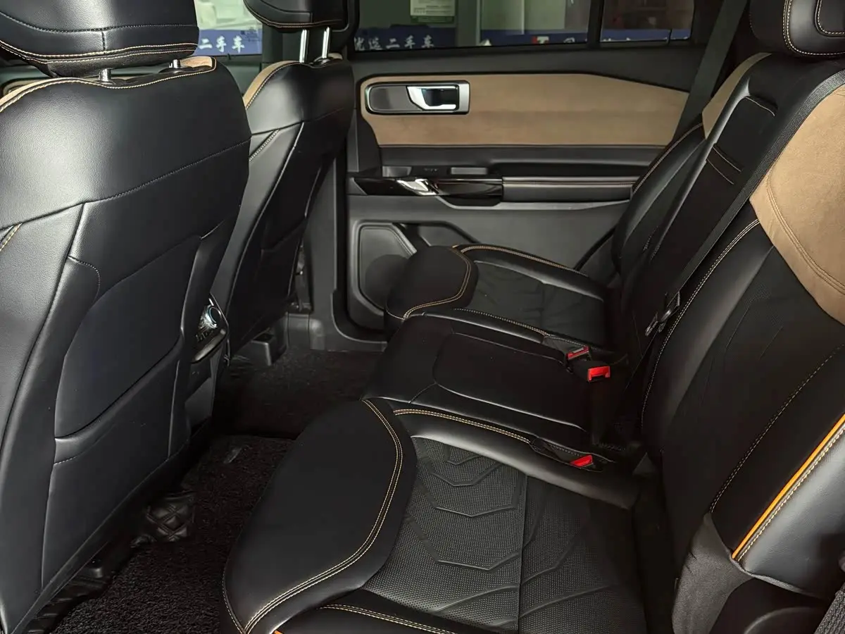 Ford Explorer 2023 — Photo 14/19