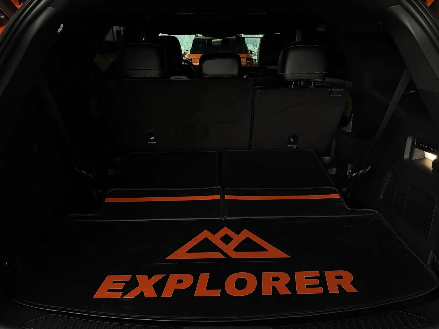 Ford Explorer 2023 — Photo 12/19