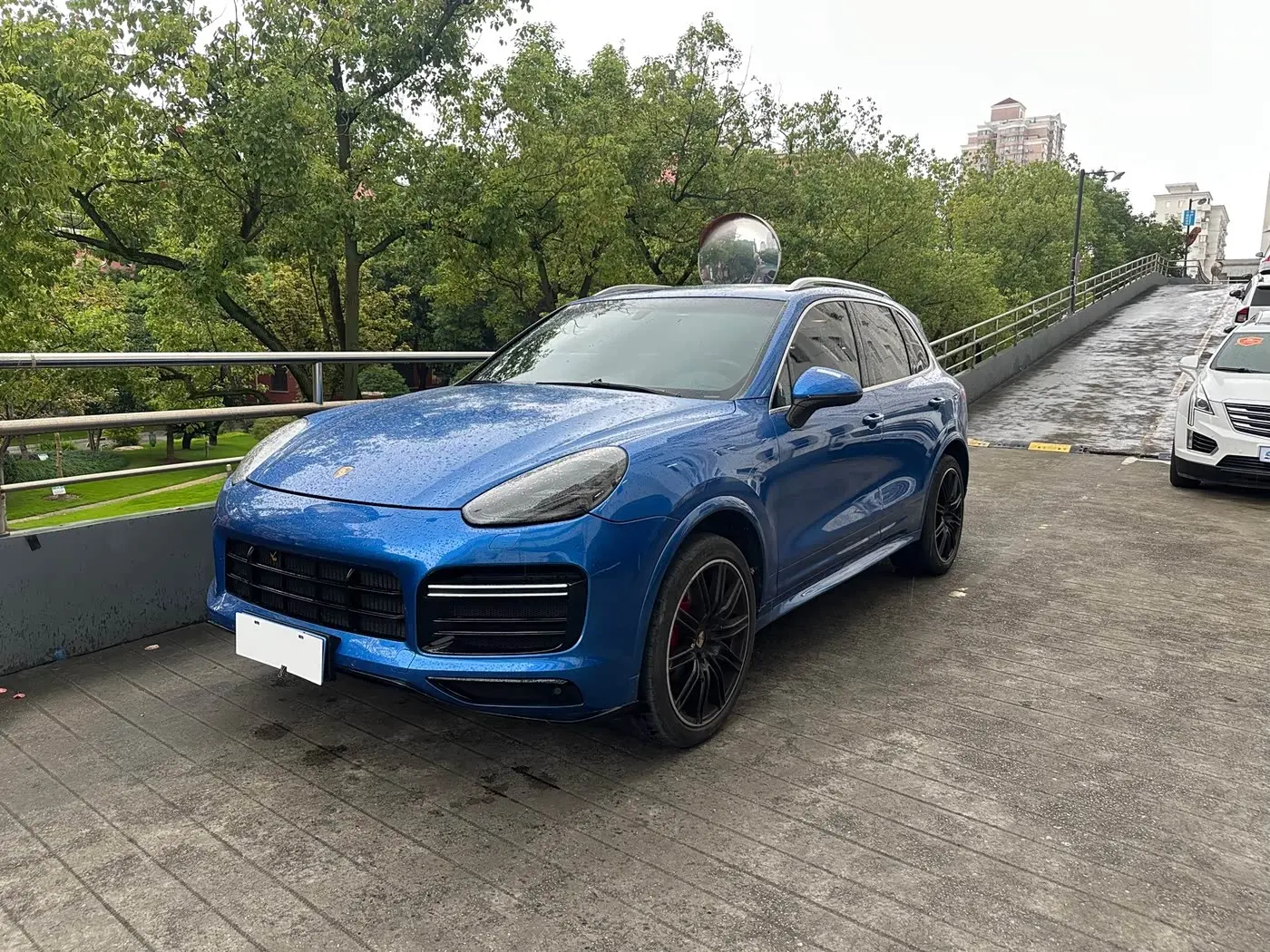 Porsche Cayenne 2017 — Photo 1/14