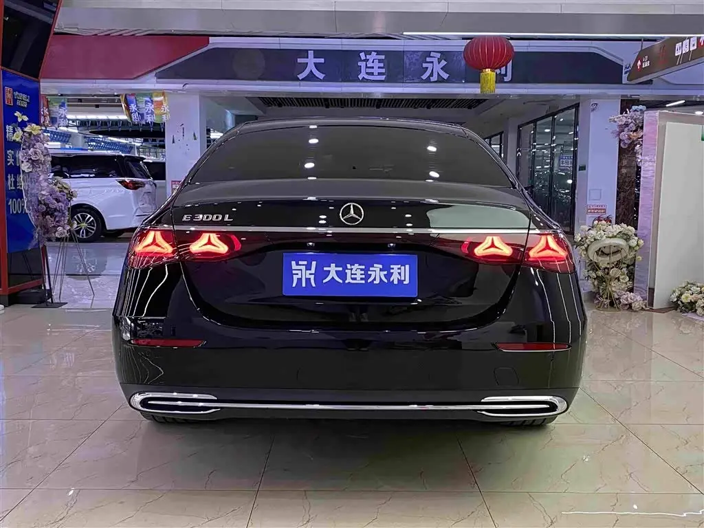 Mercedes-Benz E-Class 2024 — Photo 16/18
