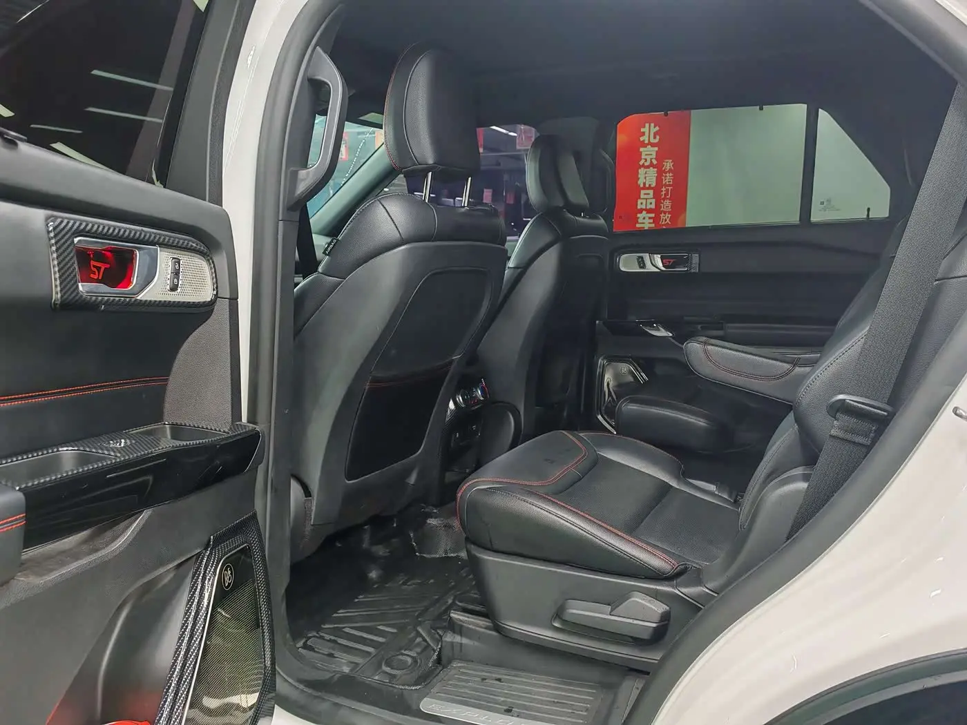 Ford Explorer 2021 — Photo 13/20