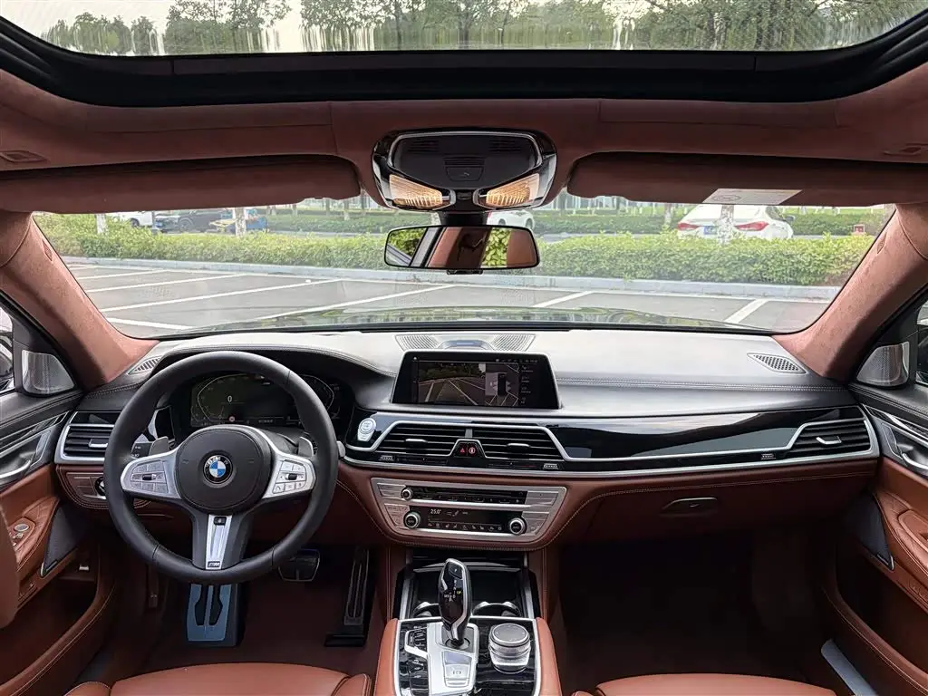 BMW 7 Series 2019 — Фото 10/19