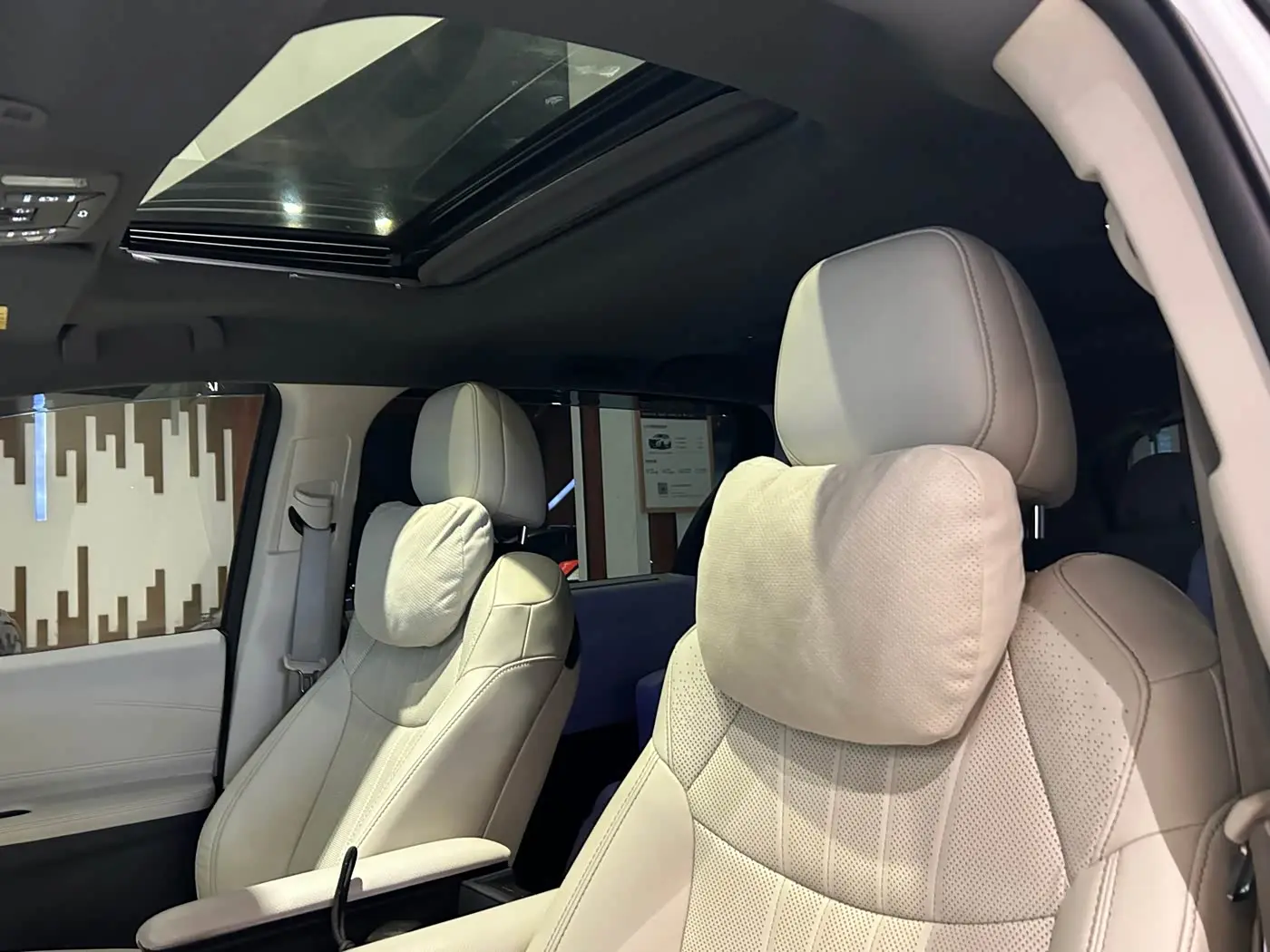 Toyota Granvia 2024 — Photo 9/20