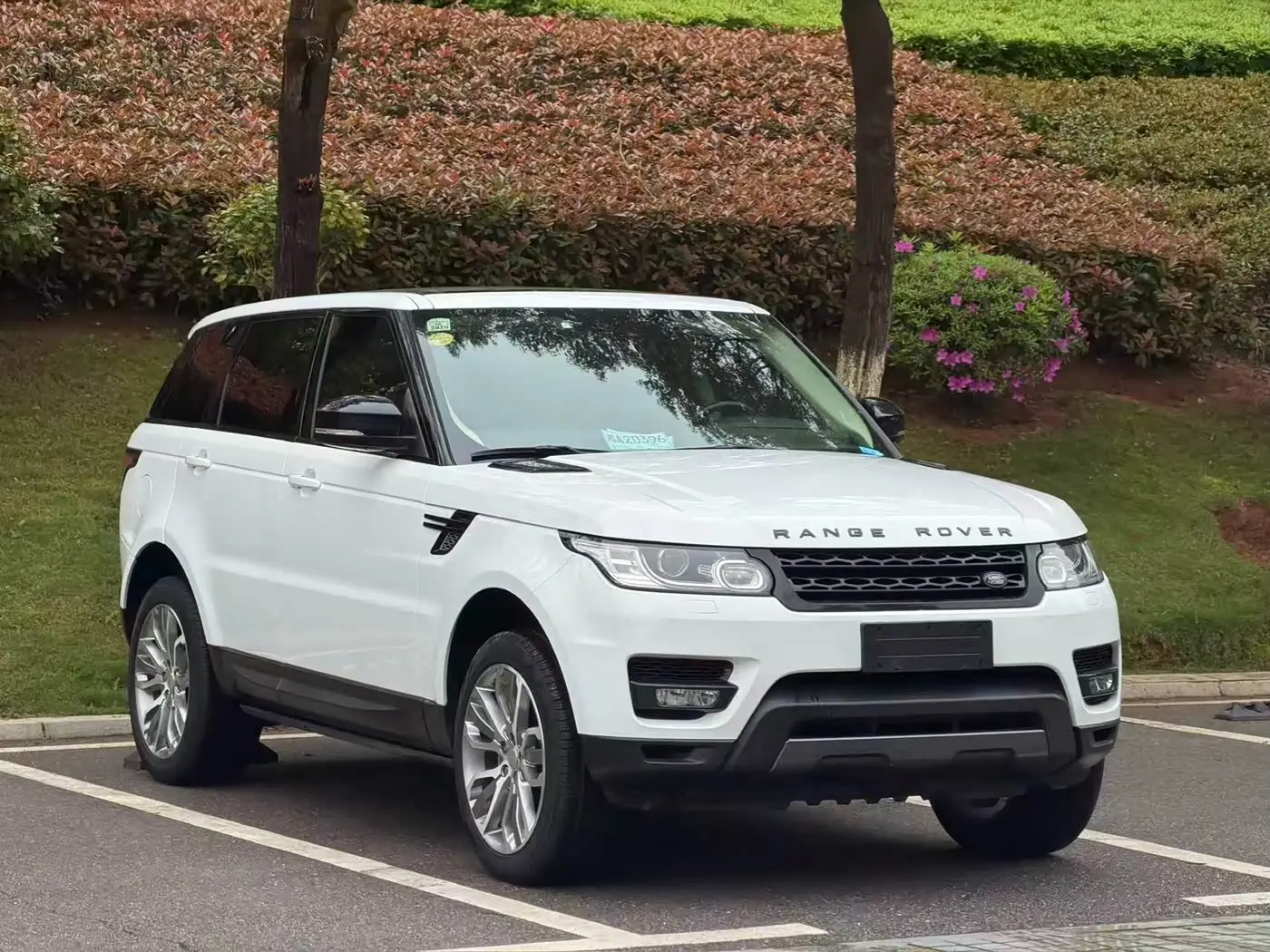 Land Rover Range Rover Sport 2016 — Photo 3/9