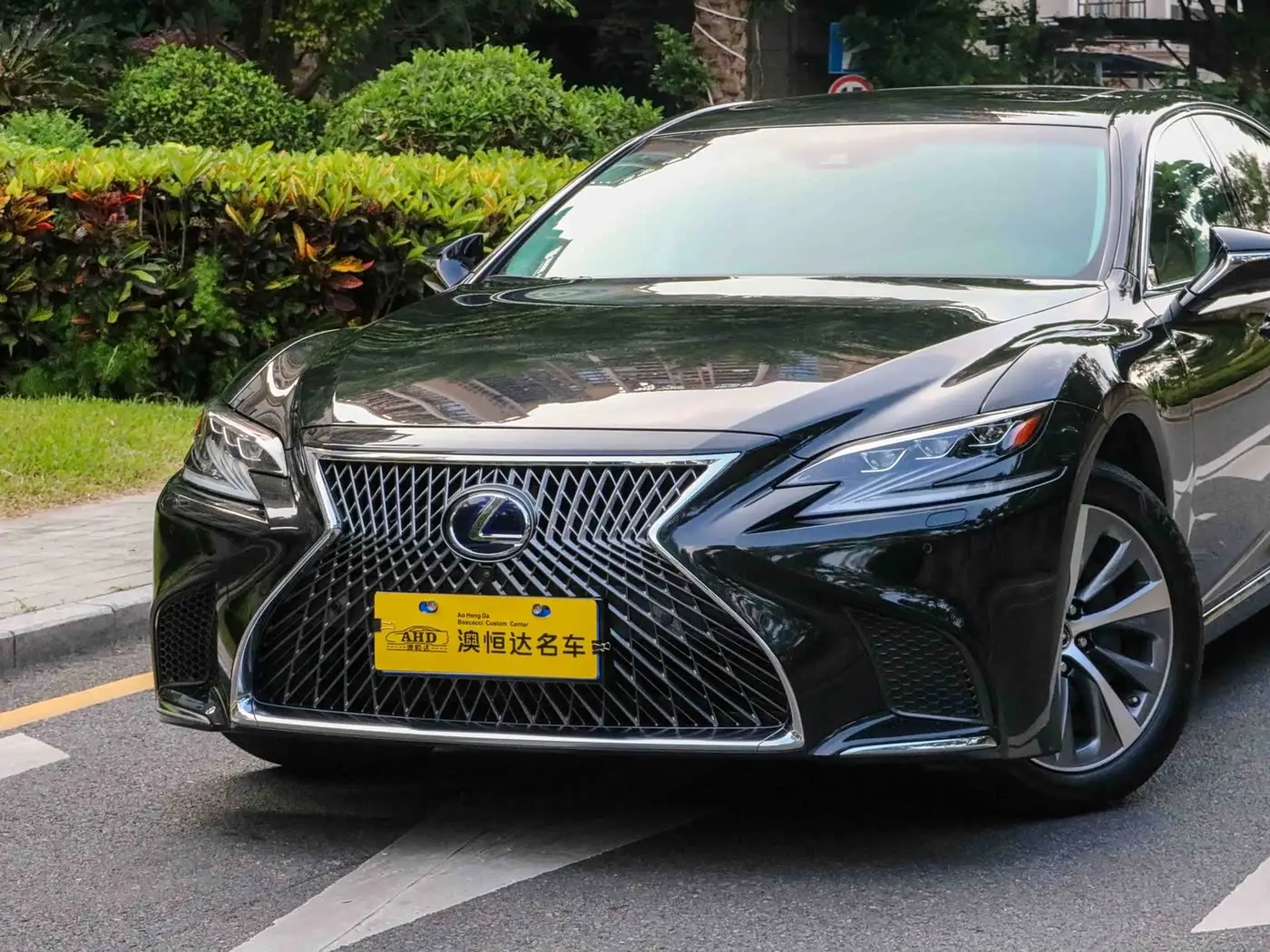 Lexus LS 2018 — Photo 2/15